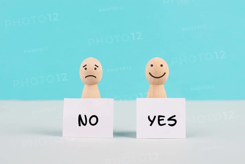Men holding signs with the words yes and no, communication between people, business and education concept, minimalism, asking questions, looking for an answer