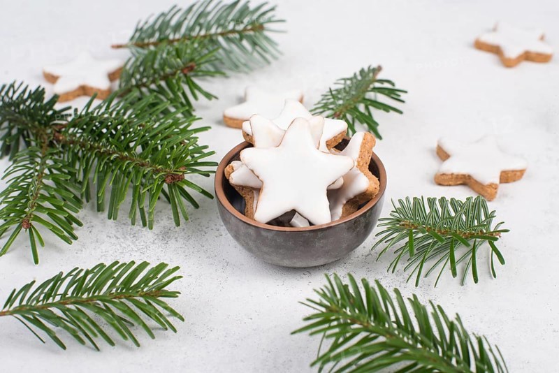 Cinnamon stars, traditional german christmas cookies, gingerbread, empty copy space