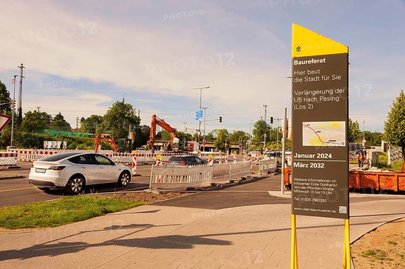Roadworks, traffic congestion, traffic situation, obstruction, traffic flow, warning signs, speed, 30 km/h zone, diversions, obstacles, endless roadworks, road construction
