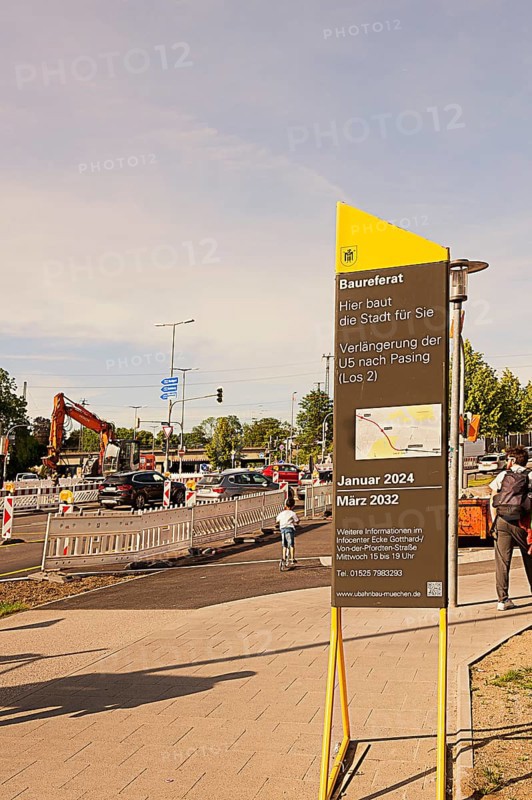 Roadworks, traffic congestion, traffic situation, obstruction, traffic flow, warning signs, speed, 30 km/h zone, diversions, obstacles, endless roadworks, road construction