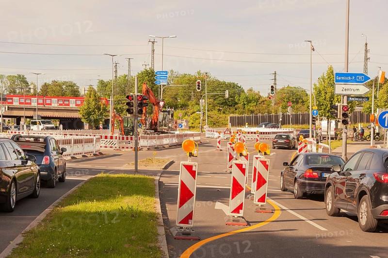 Roadworks, traffic congestion, traffic situation, obstruction, traffic flow, warning signs, speed, 30 km/h zone, diversions, obstacles, endless roadworks, road construction