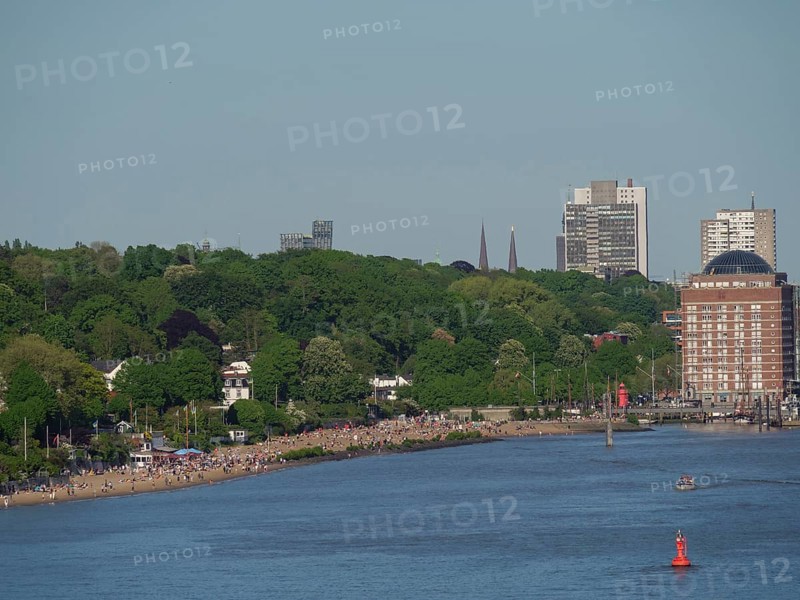 Shoreline landscape with a long beach and many people, surrounded by green nature, Elbe, Hamburg, Northern Germany, Germany, Europe