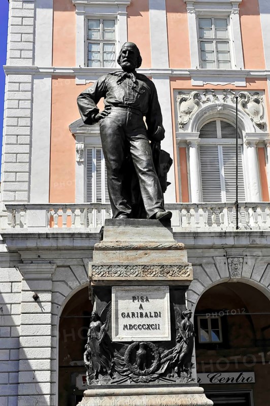 UNESCO World Heritage Site, Pisa, Tuscany, Italy, Europe, A statue of Garibaldi on a pedestal in a historic square, Europe