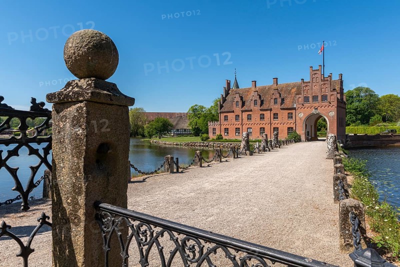 Bridge, approach to Egeskov moated castle, KvÃ¦rndrup near Svenborg, Svendburg, iron railings, architecture, round corner towers, stepped gables, lake, Renaissance building, tourist attraction, Fyn, Fyn Island, Denmark, Europe