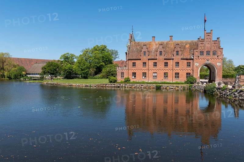 Gatehouse to Egeskov moated castle, KvÃ¦rndrup near Svenborg, Svendburg, reflection, museum building, architecture, round corner towers, stepped gables, lake, Renaissance building, tourist attraction, Fyn, Fyn Island, Denmark, Europe
