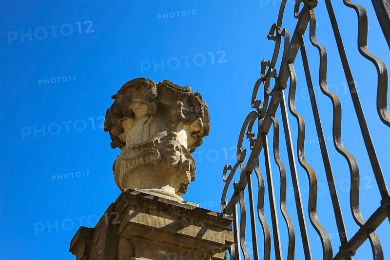 Stadion Castle Bönnigheim, detail, wall end, decorative element on wall, fence, vase-like stone sculpture, relief, face, building, architecture, historical building, late Baroque style, master builder Anton Haaf, built in 1756 by order of Imperial Count Anton Heinrich Friedrich von Stadion, Minister and Chancellor of the Archbishop and Elector of Mainz, country castle, summer residence, window, white shutters, roof, Bönnigheim, Ludwigsburg district, Baden-Württemberg, Germany, Europe
