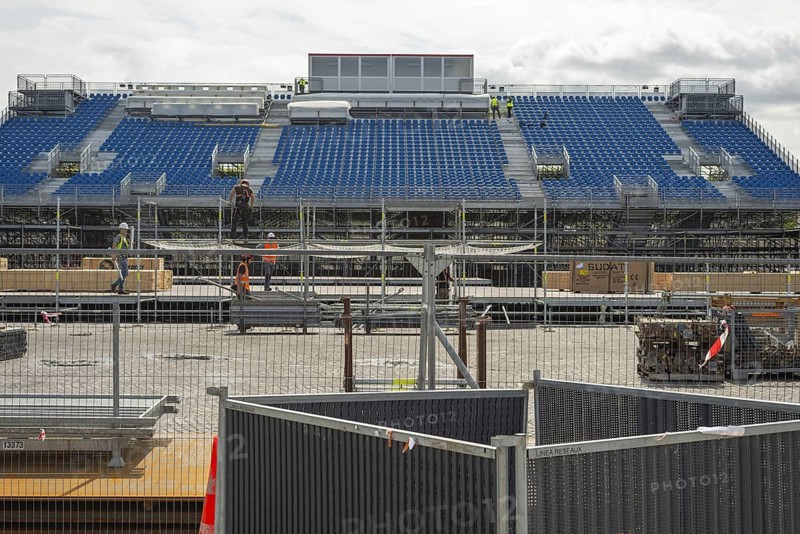 Scaffolders at work, erecting a large scaffold, grandstands for the Olympic Games, Place de la Concorde, Paris, ÃŽle-de-France, France, Europe