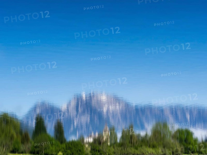 Morning atmosphere, reflection, Grundlsee Castle in the morning light, Grundlsee, Salzkammergut, Styria, Austria, Europe