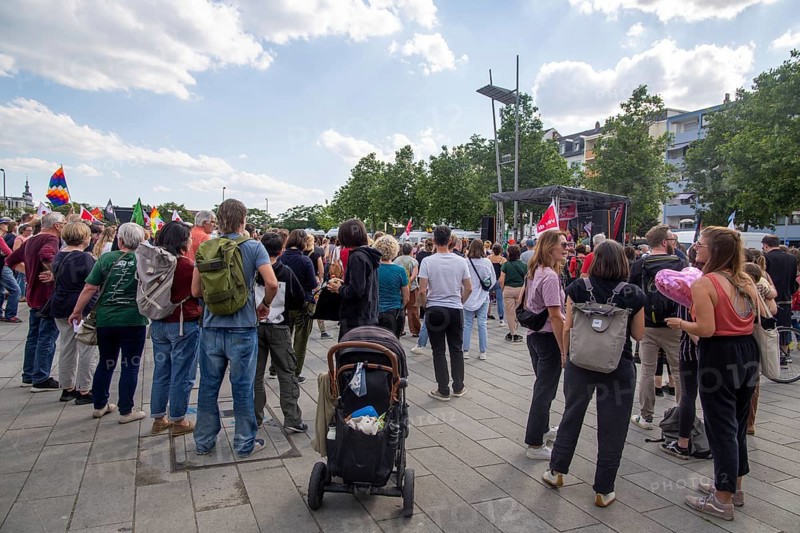 For democracy and diversity: rally organised by DGB Nordbaden and democratic parties, religious communities and civil society groups