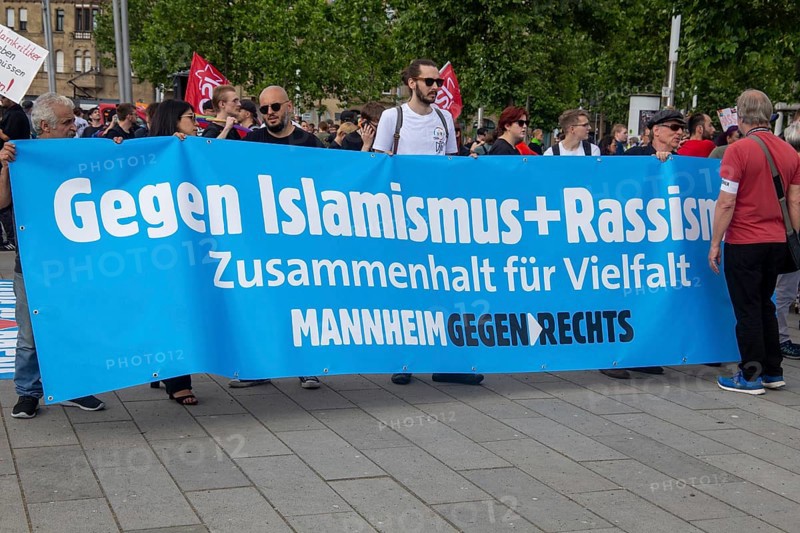 For democracy and diversity: rally organised by DGB Nordbaden and democratic parties, religious communities and civil society groups