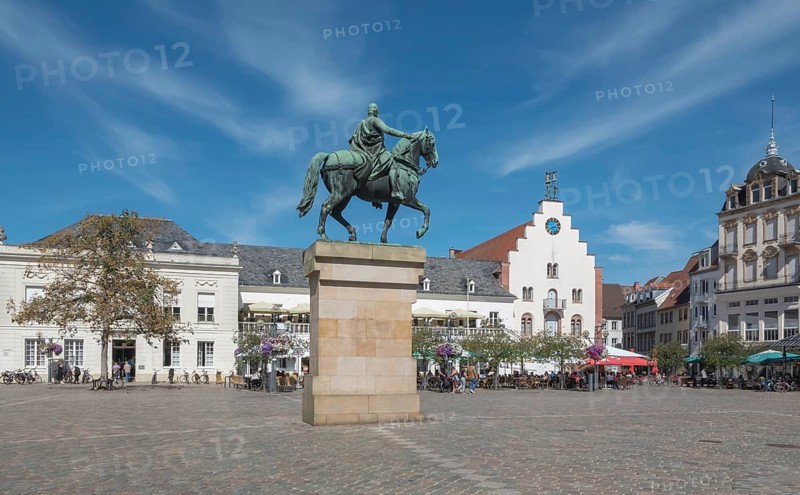 Town Hall Square, Rathausplatz with Old Department Store and Böckingsches Palais, monument to Prince Regent Luitpold of Bavaria, equestrian figure, bronze, Town Hall Square, Landau in der Pfalz, Rhineland-Palatinate, Germany, Europe