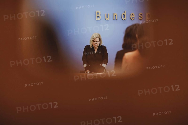 Nancy Faeser (SPD), Federal Minister of the Interior and Home Affairs, during a minute's silence for the police officer killed in Mannheim, recorded during a press conference on domestic violence in Berlin, 7 June 2024