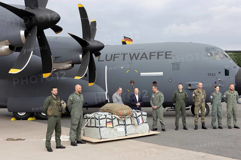 Olaf Scholz (Chancellor of the Federal Republic of Germany, SPD) and Carsten Breuer (Inspector General of the Bundeswehr) stand next to an aid package for Gaza in front of a Bundeswehr A400M transport aircraft during the opening tour of the International Aerospace Exhibition at Berlin ExpoCenter Airport, Berlin, 05.06.2024