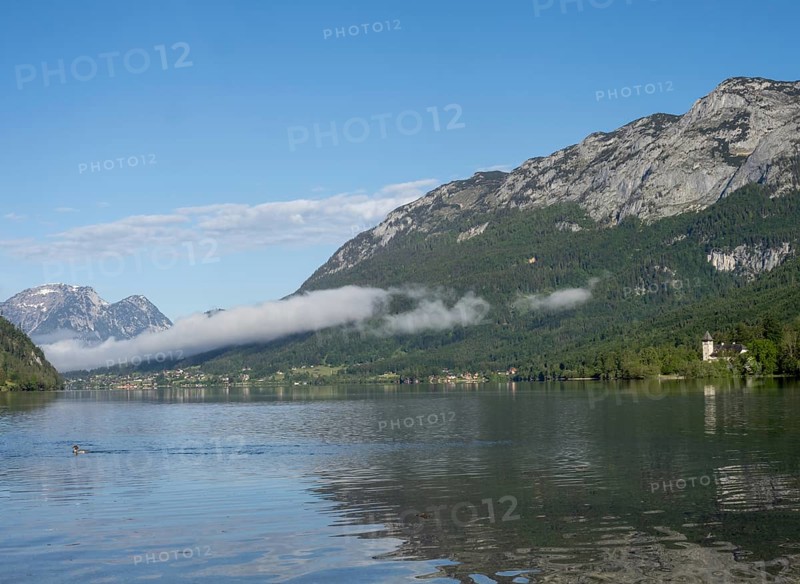 Morning mist drifts over a forest, Grundlsee in the morning light, near Gössl, Salzkammergut, Styria, Austria, Europe