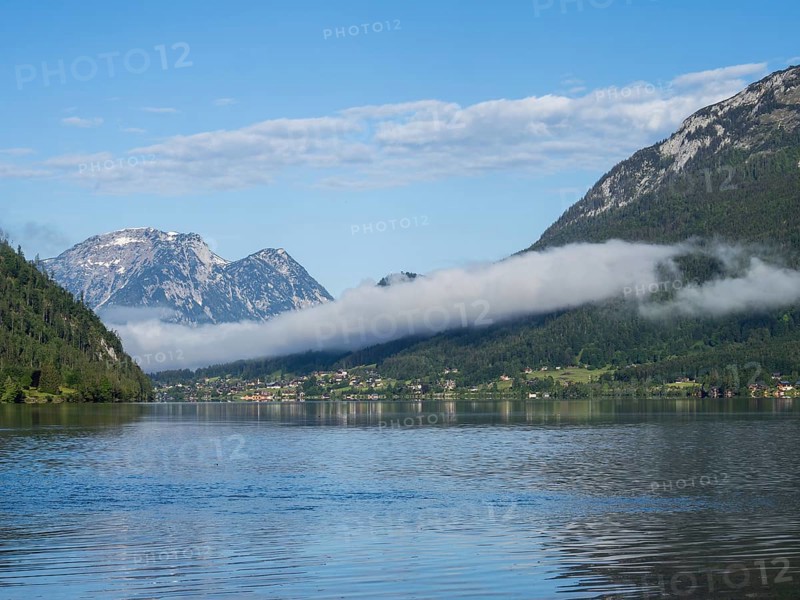 Morning mist drifts over a forest, Grundlsee in the morning light, near Gössl, Salzkammergut, Styria, Austria, Europe