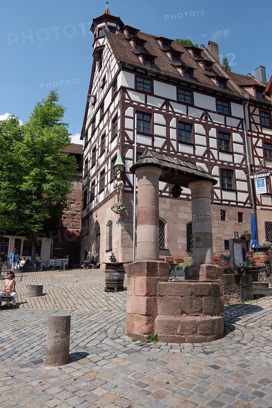 Tiergärtnertorplatz 14th century, medieval draw well, Pilatushaus, Nuremberg, Middle Franconia, Bavaria, Germany, Europe