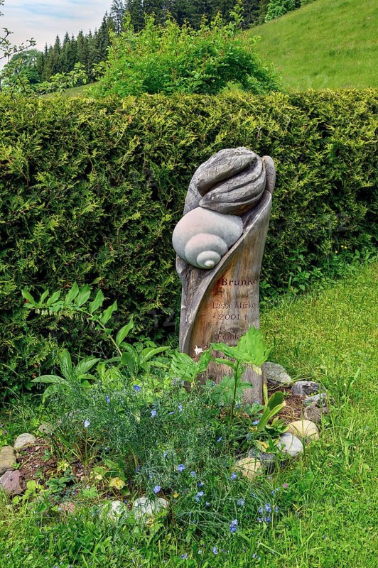 Unconventional grave design, cemetery in Eisenbach, Kreuzthal, Markt Buchenberg, Allgäu, Swabia, Bavaria, Germany, Europe