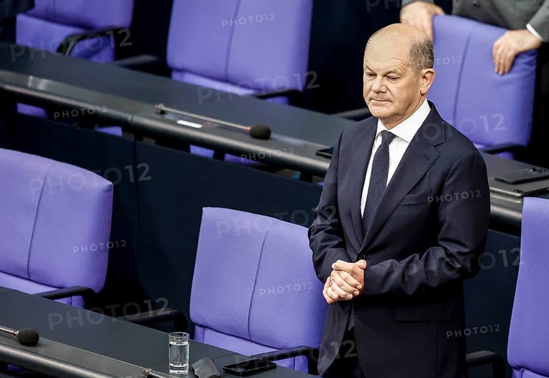 Federal Chancellor Olaf Scholz in front of the start of his government statement in the Bundestag, Berlin, 06/06/2024, Berlin, Berlin, Germany, Europe