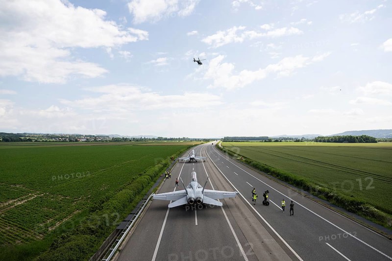 Swiss Air Force F/A 18 fighter aircraft take off and land on the A1 motorway during the Alpha Uno exercise in Payerne on Wednesday, 5 June 2024. The purpose of the military exercise is to strengthen the defence capability of the Swiss Armed Forces through so-called decentralisation. (DDPS/DDPS, Alex Kuehni)