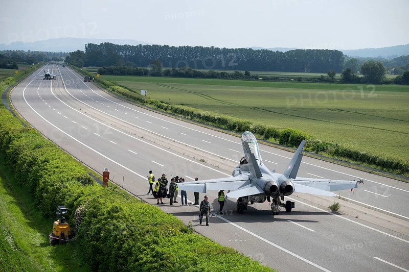 Swiss Air Force F/A 18 fighter aircraft take off and land on the A1 motorway during the Alpha Uno exercise in Payerne on Wednesday, 5 June 2024. The purpose of the military exercise is to strengthen the defence capability of the Swiss Armed Forces through so-called decentralisation. (DDPS/DDPS, Alex Kuehni)