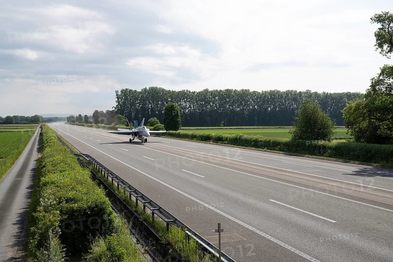 Swiss Air Force F/A 18 fighter aircraft take off and land on the A1 motorway during the Alpha Uno exercise in Payerne on Wednesday, 5 June 2024. The purpose of the military exercise is to strengthen the defence capability of the Swiss Armed Forces through so-called decentralisation. (DDPS/DDPS, Clemens Laub)