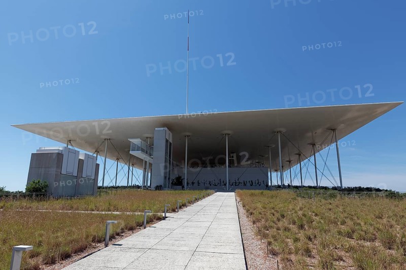 Cultural centre of the Stavros Niarchos Foundation with floating flat roof, architect Renzo Piano, Kallithea, metropolitan region of Athens, Attica, Greece, Europe
