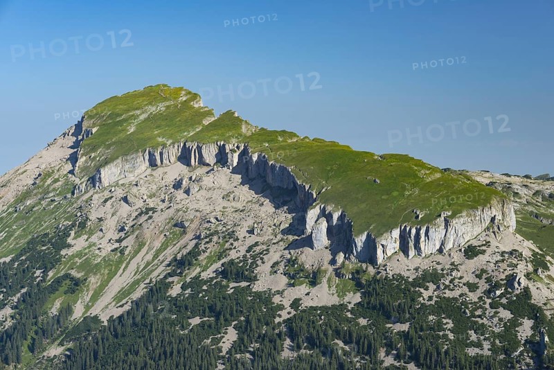 Mountain panorama from the Walmedinger Horn, 1990m, to the Hoher Ifen, 2230m, Kleinwalsertal, Vorarlberg, Allgäu Alps, Austria, Europe
