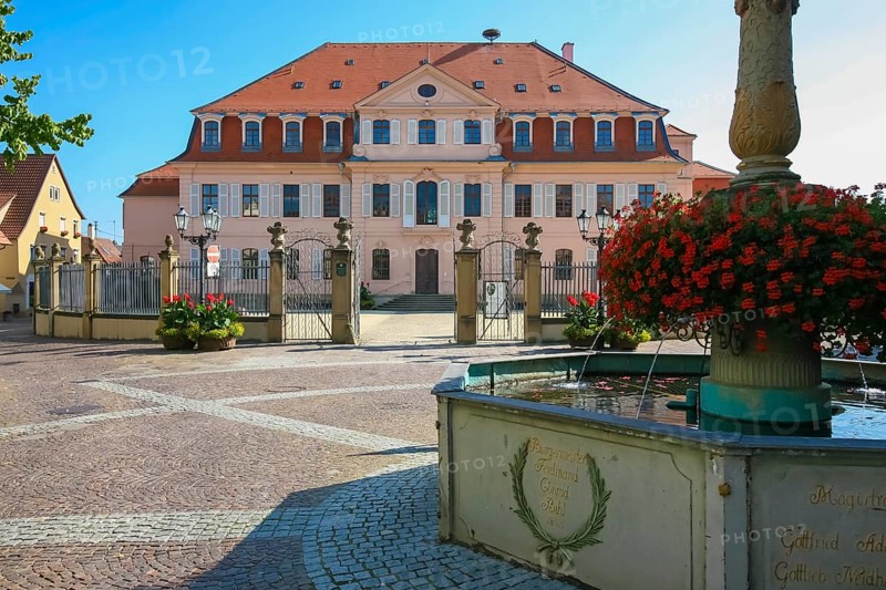 Stadionsche Schloss Bönnigheim, building, architecture, historical building, late Baroque style, master builder Anton Haaf, built in 1756 on behalf of Imperial Count Anton Heinrich Friedrich von Stadion, Minister and Chancellor of the Archbishop and Elector of Mainz, small country palace, summer residence, windows, white shutters, roof, north side, Georgsbrunnen fountain on the right, Bönnigheim, Ludwigsburg district, Baden-Württemberg, Germany, Europe