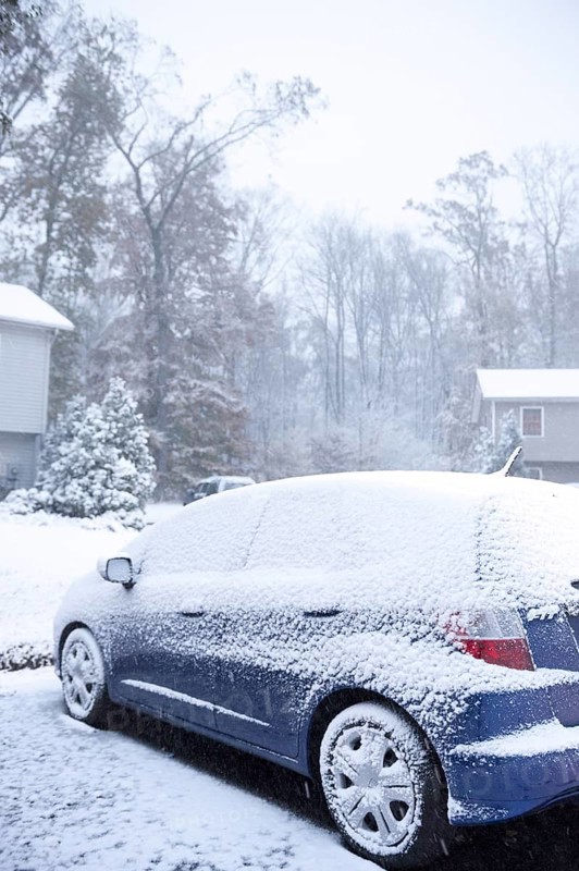 USA, 7 November 2012: Still trying to recover from Hurricane Sandy, a snow storm hits the beleaguered east coast of the United States. West Nyack New York is slammed with freezing temperatures, more power outages, wind gusts up to 35 MPH, and snowfall expected to reach up to half a foot overnight, making driving hazardous, North America