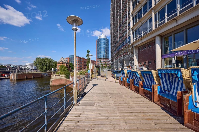 Niederhafen at Kehr-Wieder-Spitze with wooden jetty, lantern and beach chairs, Hanseatic Trade Centre with scaffolding and Columbus House, Speicherstadt, Free and Hanseatic City of Hamburg, Hanseatic city, independent city, federal state of Hamburg, Germany, Europe