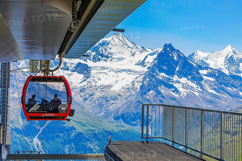 Cable car at the summit station of the Corne de Sorebois, behind the snow-covered peaks Weisshorn and Bishorn, Val d'Anniviers, Valais Alps, Canton Valais, Switzerland, Europe