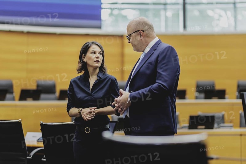 (R-L) Tomas Heidar, President of the International Tribunal for the Law of the Sea, and Annalena Bärbock (Alliance 90/The Greens), Federal Foreign Minister, during a visit to the courtroom at the International Tribunal for the Law of the Sea during the Foreign Minister's trip to Germany in Hamburg, 26 July 2024. /