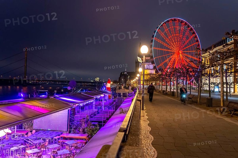 Old town, closed gastronomy on the banks of the Rhine, Ferris wheel, Wheel of Vision, with many Christmas market stalls, many closed, usually well filled with visitors, Christmas decorations, during the second lockdown in the Corona crises, Düsseldorf, North Rhine-Westphalia, Germany, Europe