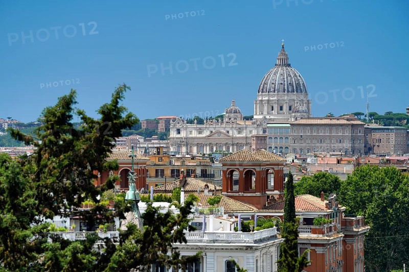 View from Terrazza dei Pincio, Memorial Church, Templum Vaticanum, Basilica Sancti Petri, San Pietro, Basilica of St Peter, silhouette of St Peter's Basilica, Rome, Lazio, Italy, Vatican, Europe