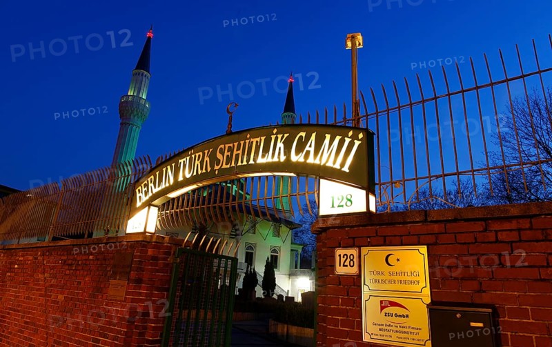 Berlin, 02.12.2009, Sehitlik Mosque in Berlin Neukölln. The mosque stands on the site of the Turkish cemetery on Columbiadamm, Berlin, Germany, which was established in 1863, Europe