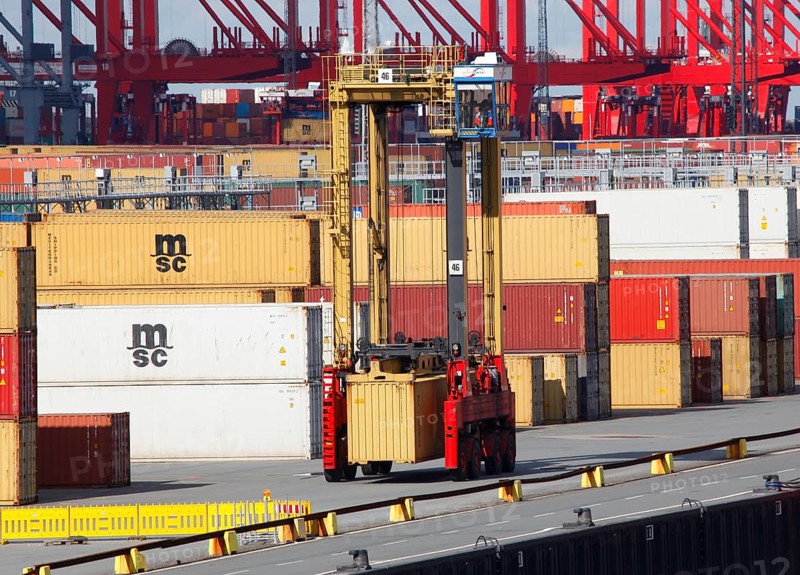 Bremerhaven, 29.09.2010, Van Carrier transports containers at the Eurogate container terminal, Bremerhaven, Germany, Europe