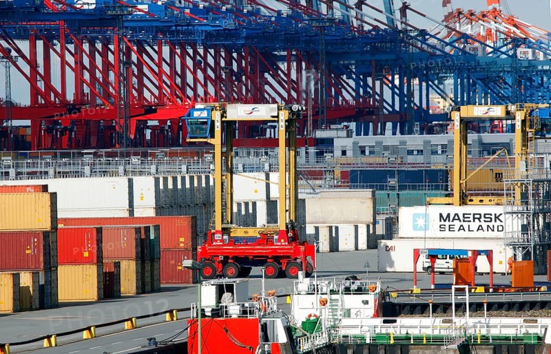 Bremerhaven, 29.09.2010, Van Carrier transports containers at the Eurogate container terminal, Bremerhaven, Germany, Europe