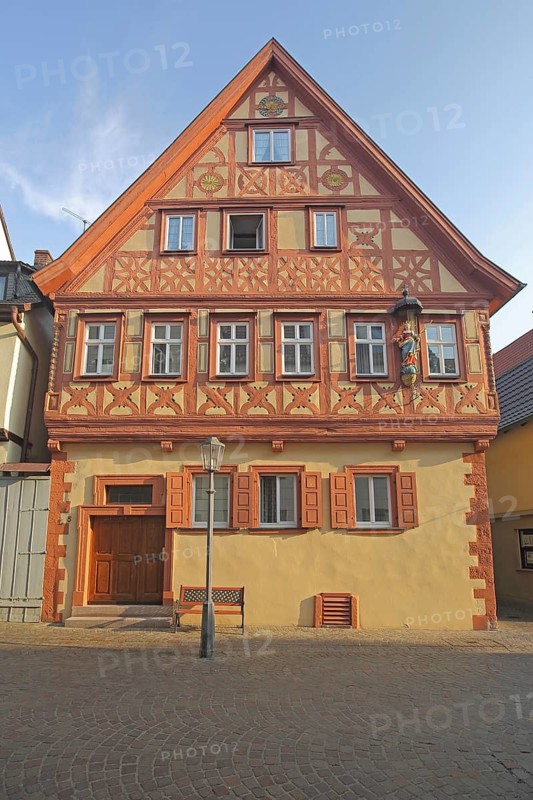 Yellow Öhniger House, red, yellow, half-timbered house, Maingasse, Karlstadt, Bavaria, Germany, Europe