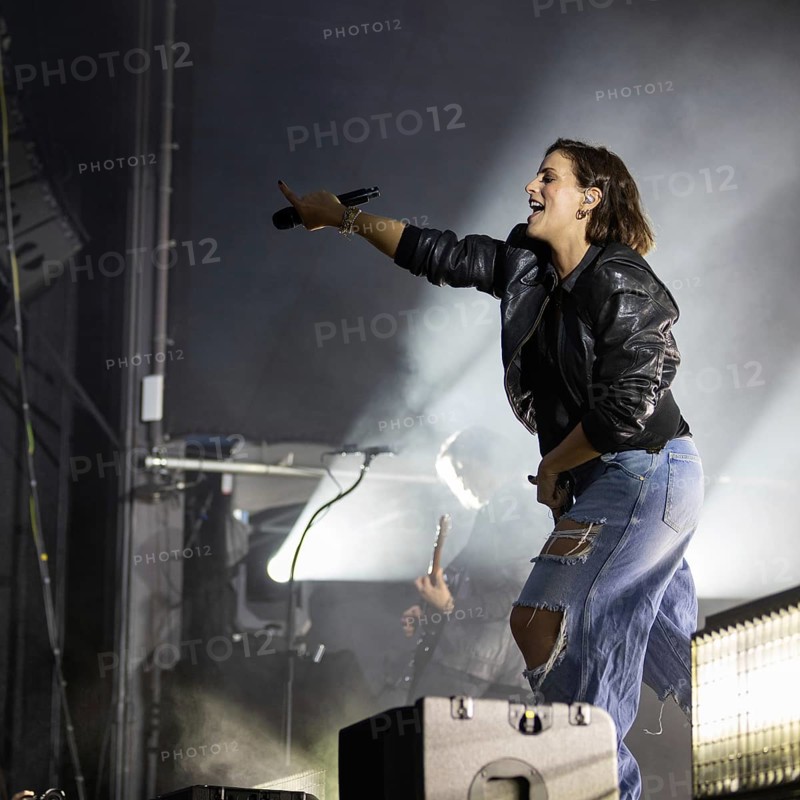 Stefanie Kloss, singer of Silbermond live on Auf Auf, Sommer 2024 Tour at the sold-out Waschhaus Open Air, Potsdam, 03/08/2024