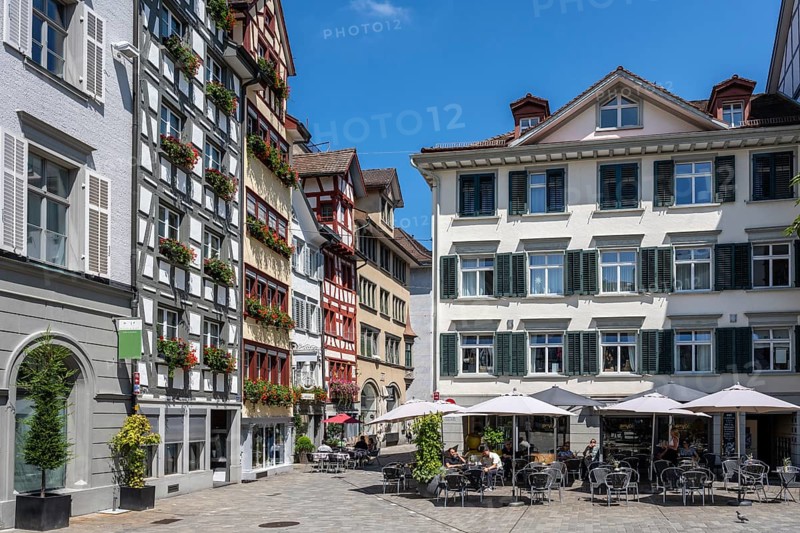 Schmiedgasse, Grüninger Platz, pedestrian zone, shopping alleyway with outdoor catering, half-timbered buildings, monastery quarter, old town of Sankt Gallen, Canton of St. Gallen, Switzerland, Europe