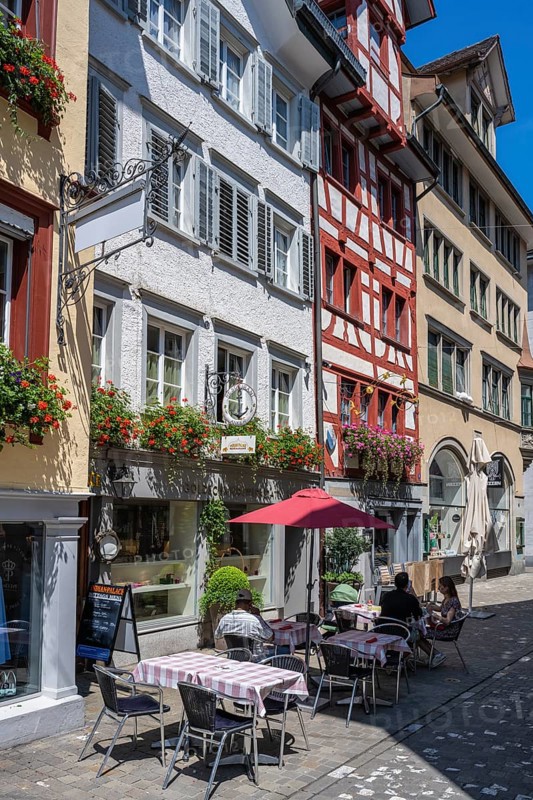 Schmiedgasse, pedestrian zone, shopping alleyway with outdoor catering, half-timbered buildings, monastery quarter, old town of Sankt Gallen, Canton of St. Gallen, Switzerland, Europe