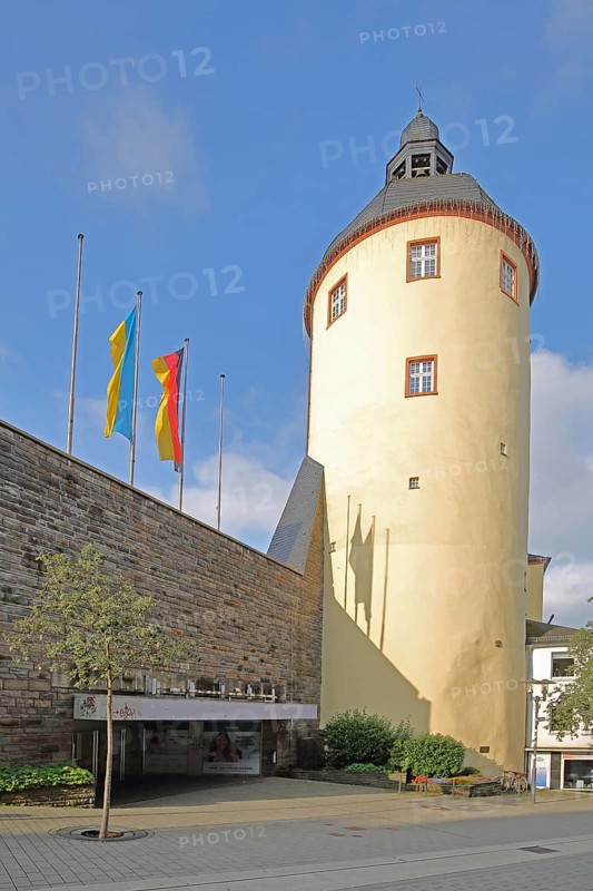 Thick tower with German and Ukrainian national flags, baroque, Lower Castle, Siegen, Siegerland, North Rhine-Westphalia, Germany, Europe
