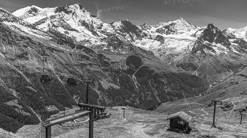 Gondolas of the cable car from Zinal to Corne de Sorebois, behind the snow-covered peaks Weisshorn, Bishorn, Zinalrothorn and Obergabelhorn, black and white photo, Val d'Anniviers, Valais Alps, Canton Valais, Switzerland, Europe