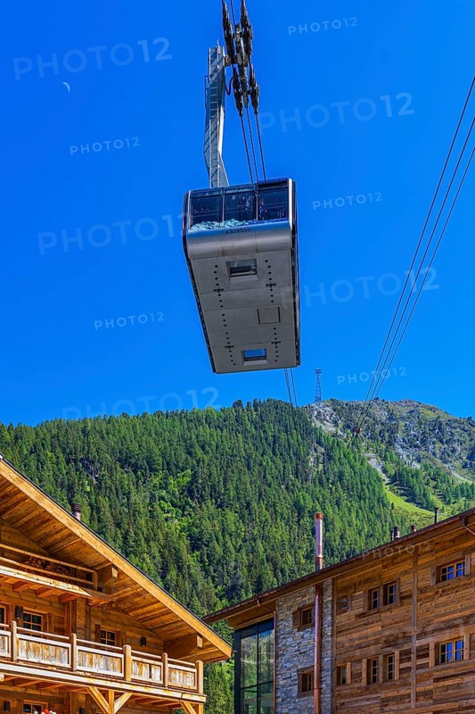 Cable car from Grimentz to the mountain station of the Corne de Sorebois, Val d'Anniviers, Valais Alps, Canton Valais, Switzerland, Europe