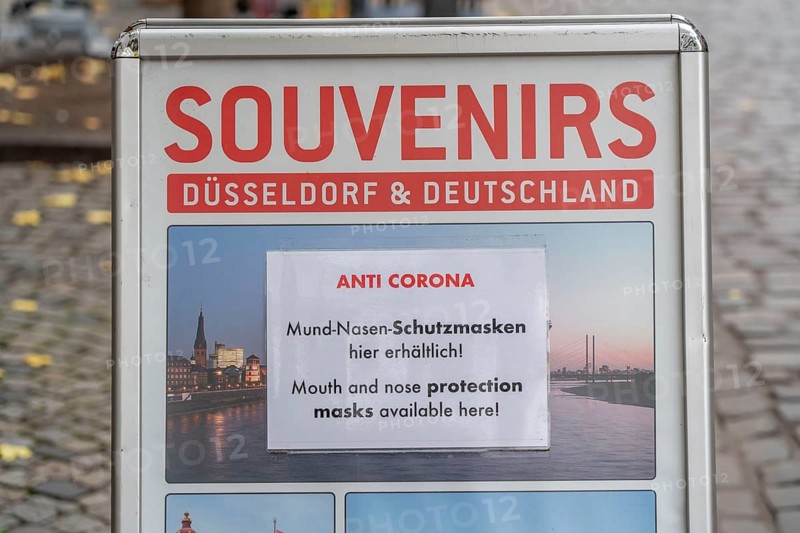Altstadt, souvenir shop offers Corona protective masks during the second lockdown in the Corona crises, Düsseldorf, North Rhine-Westphalia, Germany, Europe