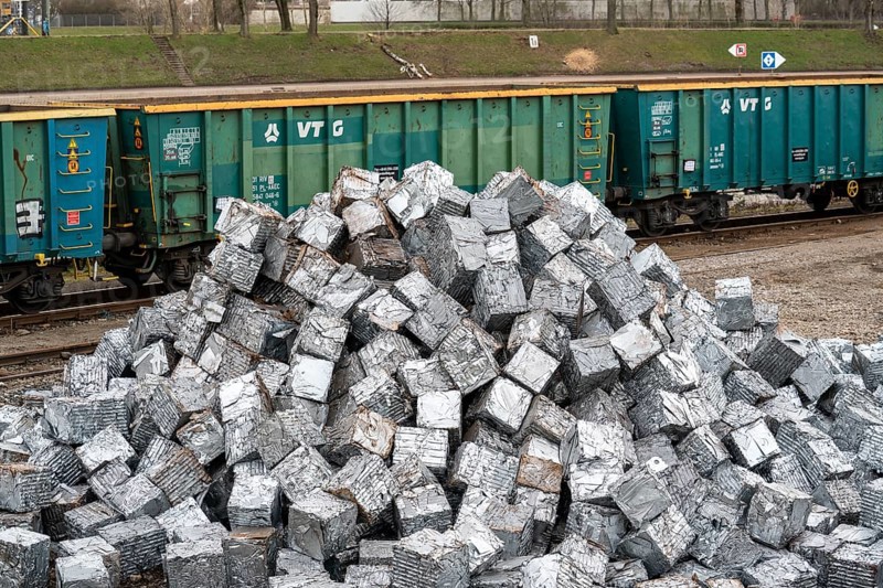 Duisburg-Ruhrort inland port, forwarding island, recycling of scrap metal, scrap metal, aluminium scrap, Duisburg, North Rhine-Westphalia, Germany, Europe
