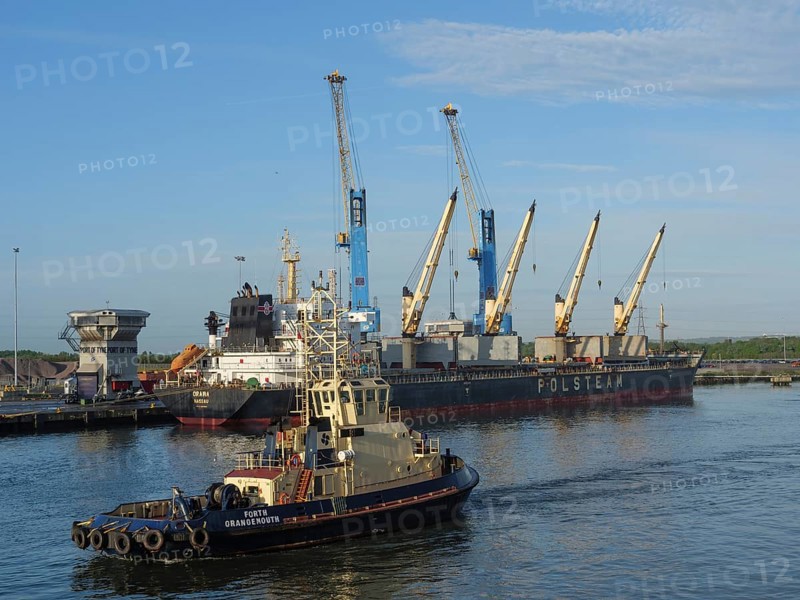 Harbour with big ships and cranes, peaceful atmosphere, blue sky, Newcastle, England, Great Britain