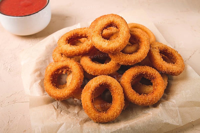 Fried onion rings, deep-fried, snack, no people, selective focus