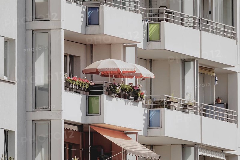 Parasol on the balcony of a prefabricated building, taken in Berlin, 07/08/2024