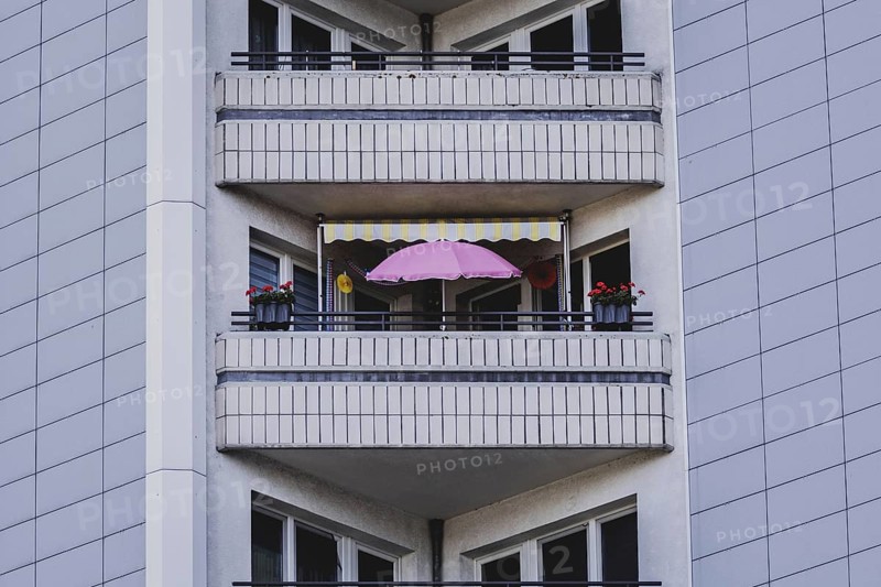 Parasol on the balcony of a prefabricated building, taken in Berlin, 07/08/2024